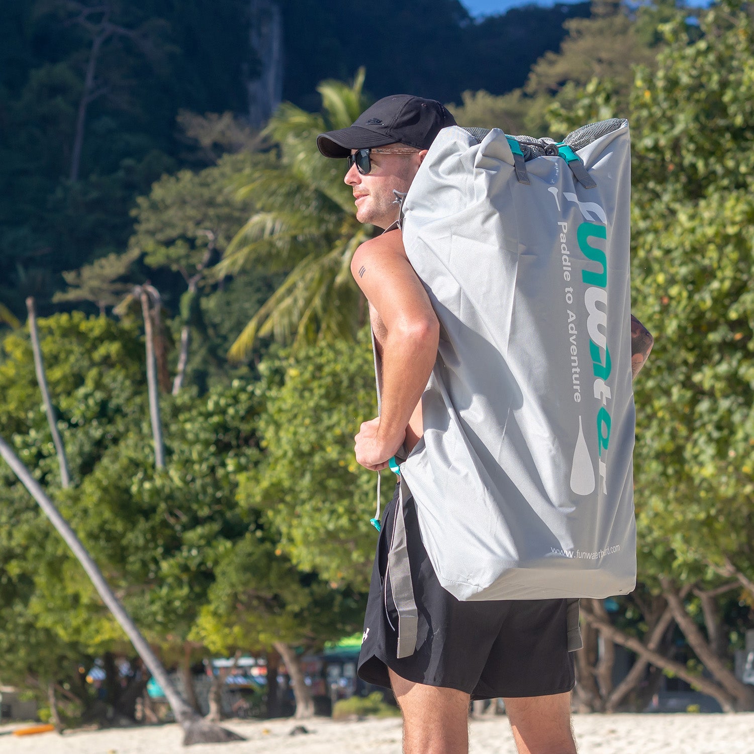A man carry the paddleboard in a FUNWATER paddleboard backpack