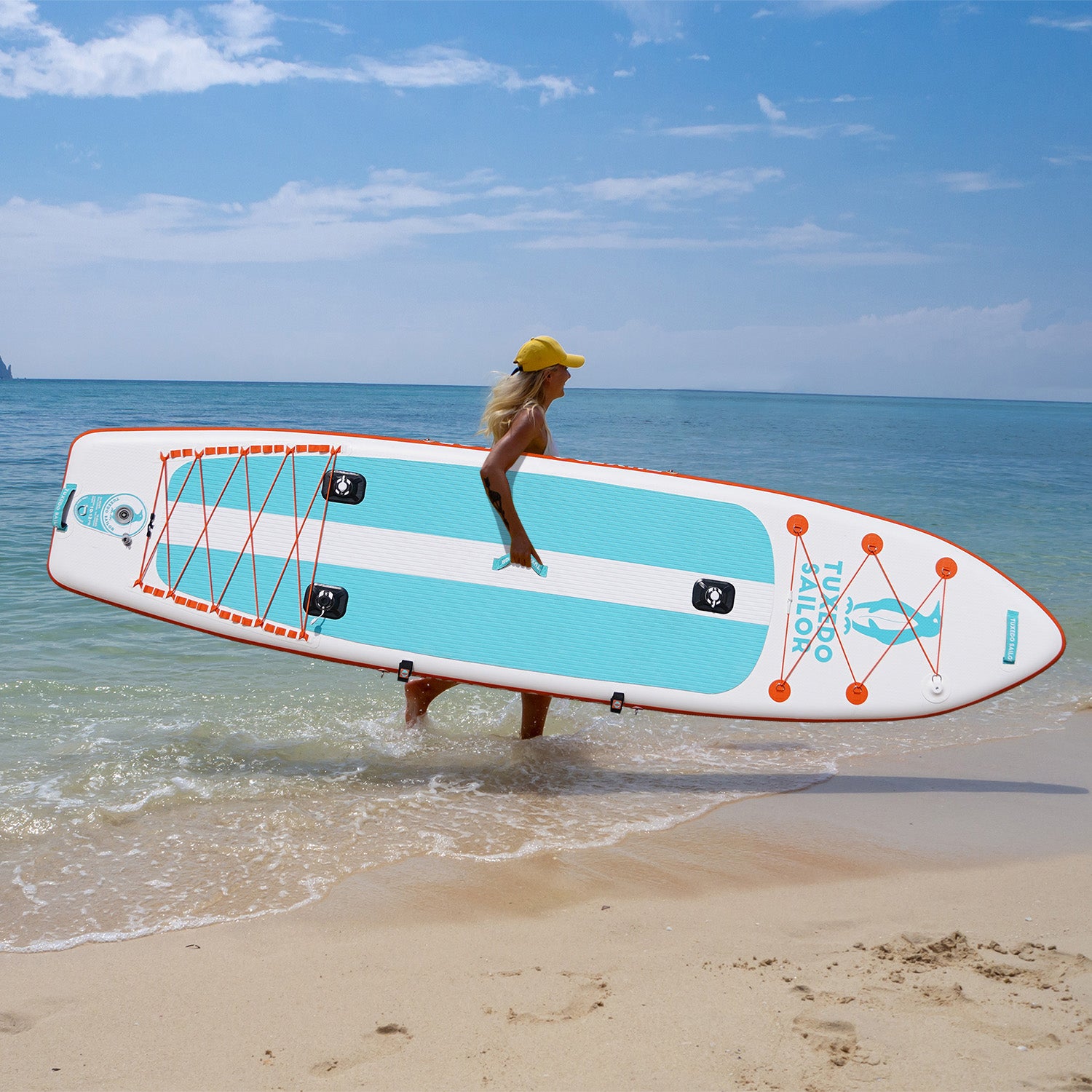 A woman was carrying Tuxedo Sailor fishing paddle board Cetus 12', which is ultra lightweight and easy to carry